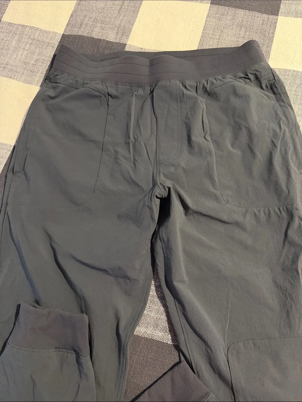 ALO Yoga Men's Jogger Pants in Charcoal